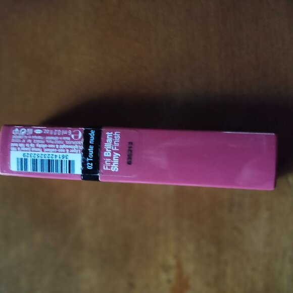 Rouge Laque Lipstick by Bourjois Fini Brillant Shinny Finish 02 Toute nude - Picture 2 of 4